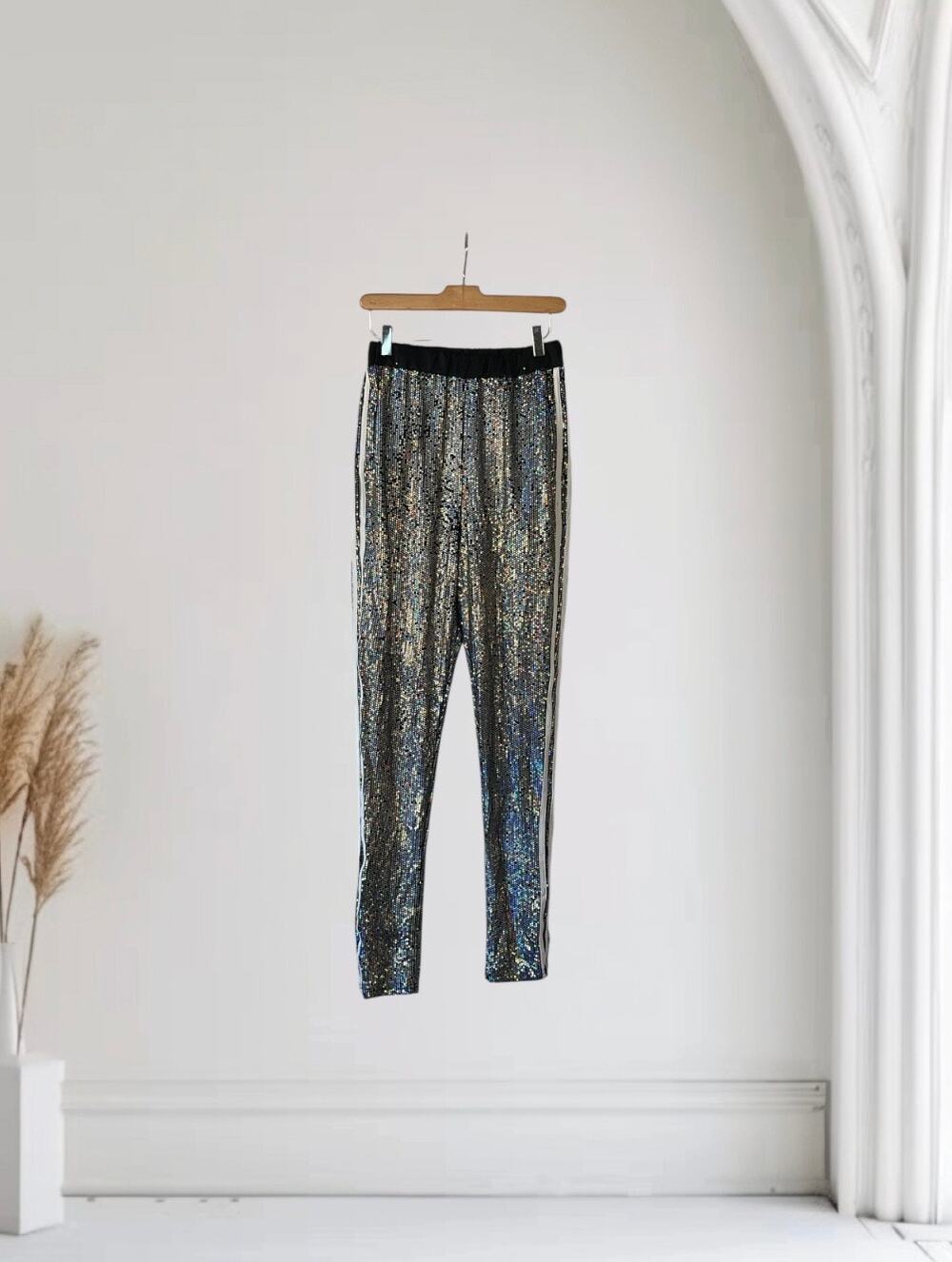 Woman’s Black Sequin Pull On Pants Large